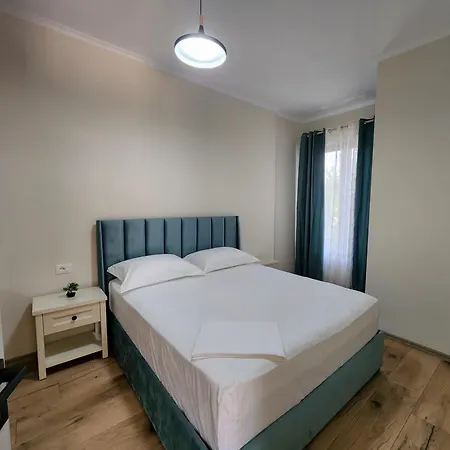 Cozy Pinetrees House * ゴーレム