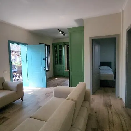 Cozy Pinetrees House 度假居 格勒姆